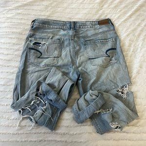 American eagle ripped tomgirl jeans